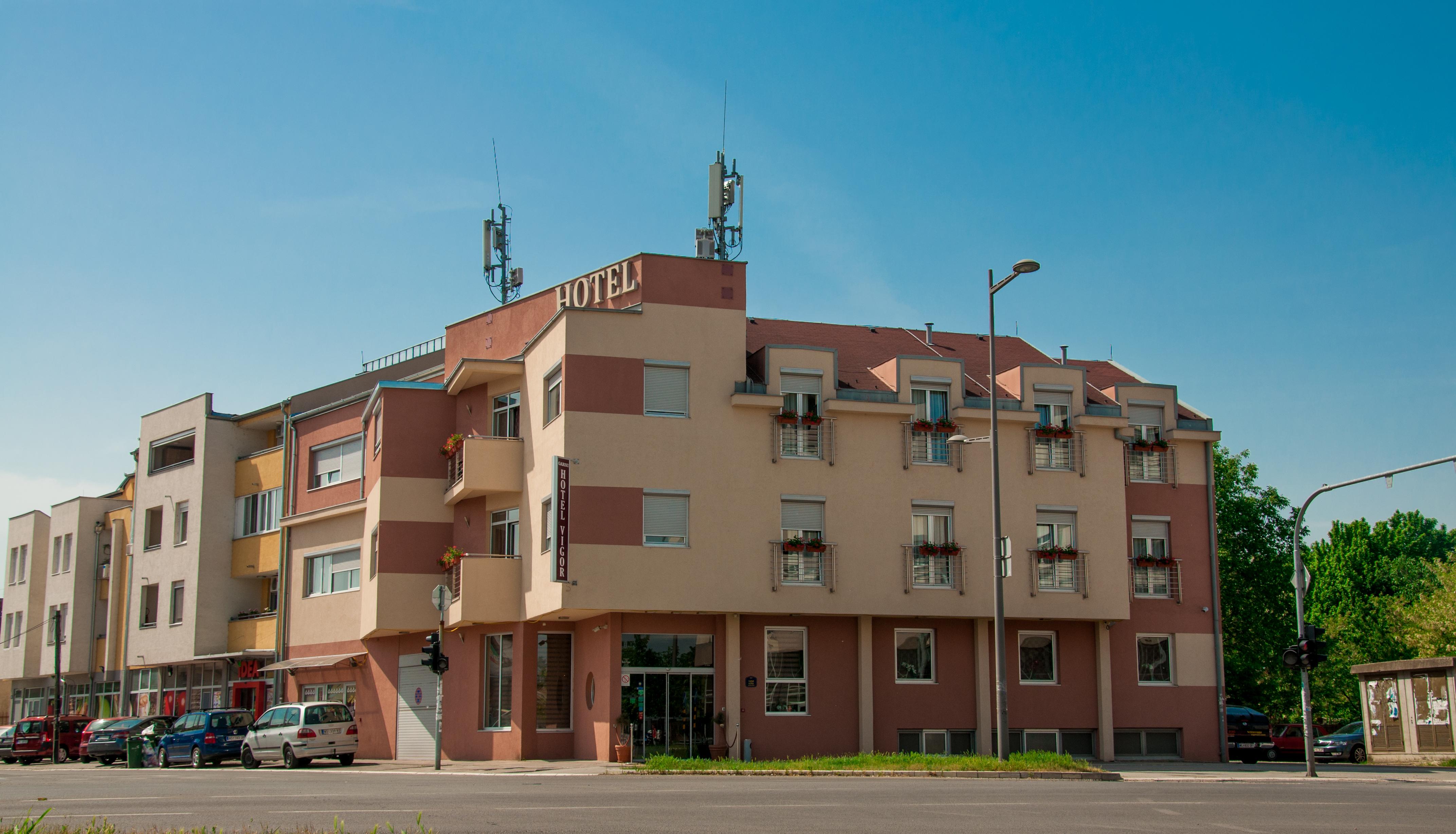 Garni Hotel Vigor - Ev Station Нови-Сад Экстерьер фото