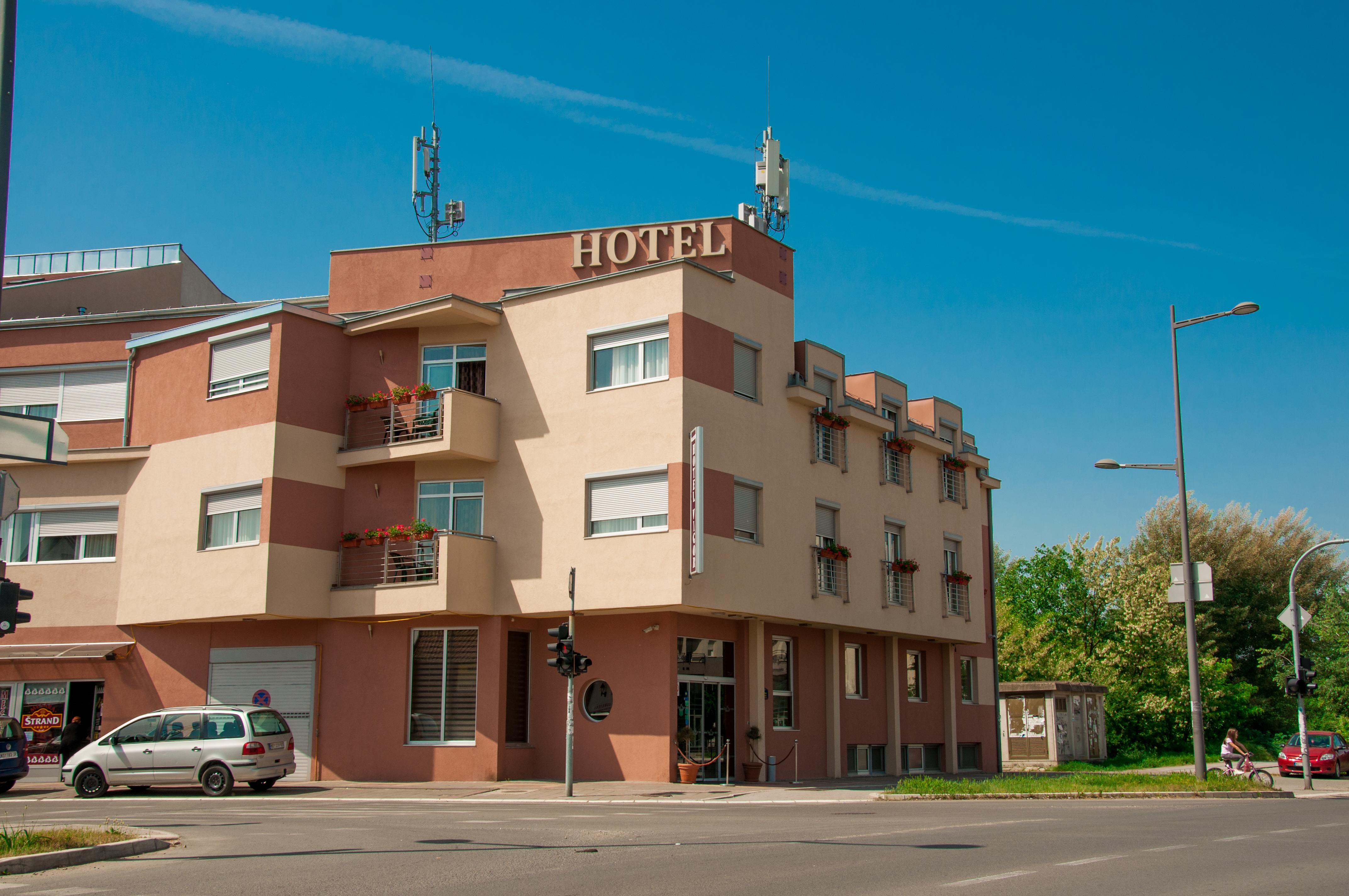 Garni Hotel Vigor - Ev Station Нови-Сад Экстерьер фото